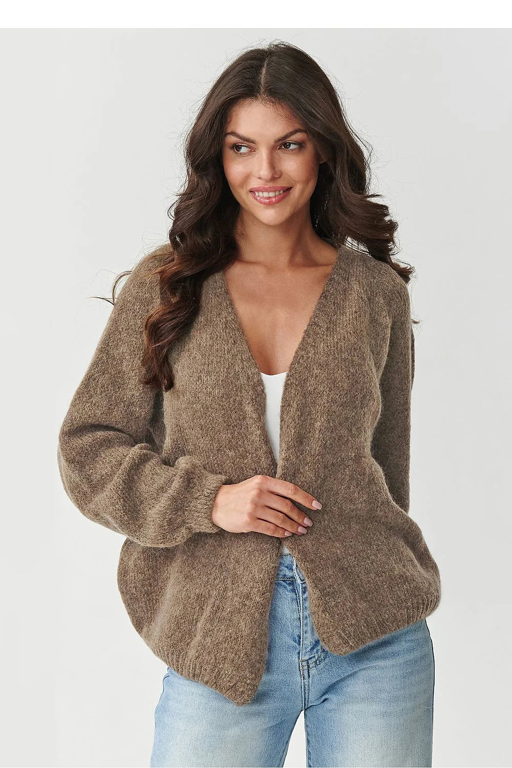 cardigan femme court oversize col V mohair laine polyamide acrylique doux léger duveteux manches bouffantes poignets ajustés taupe chic