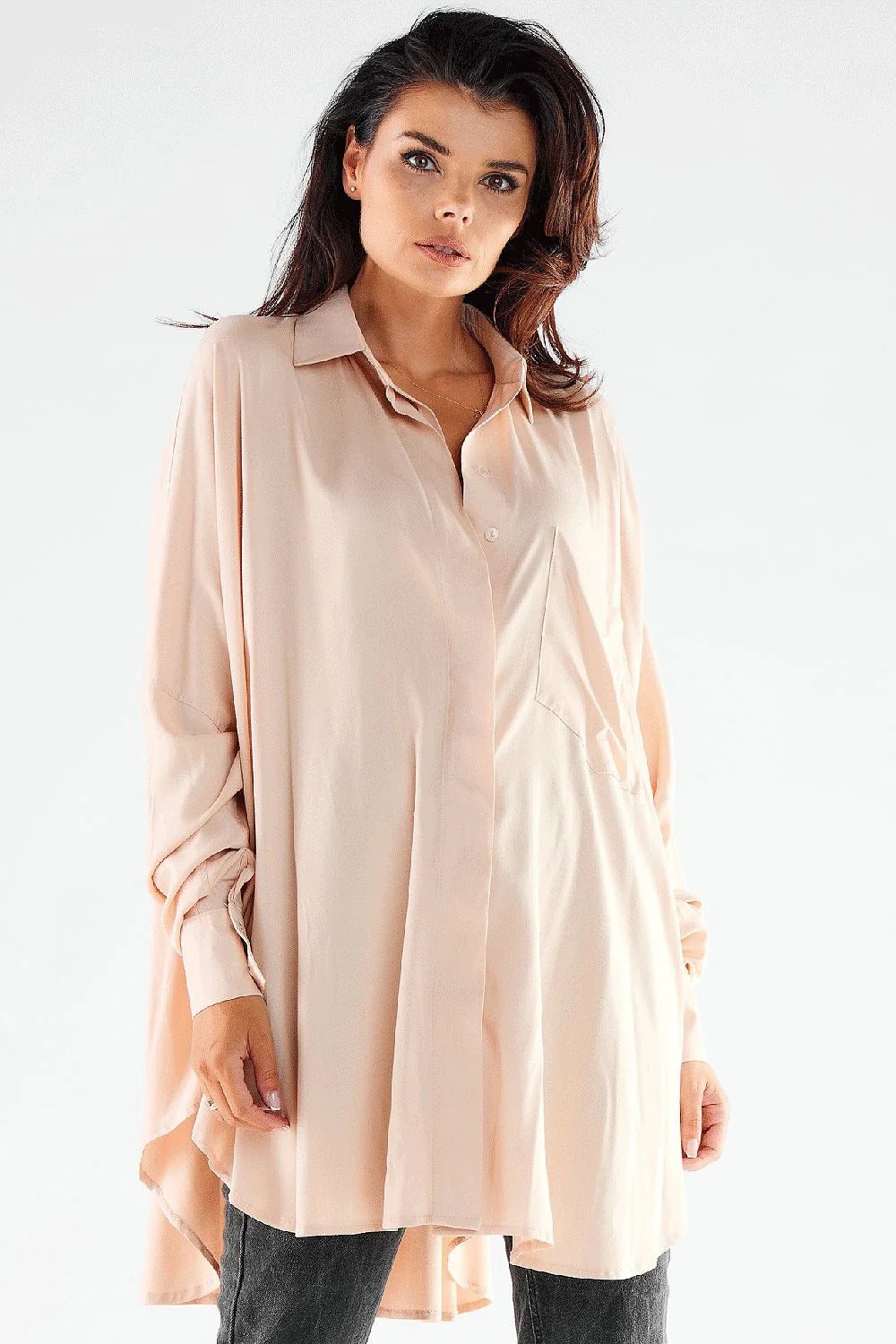 chemise femme oversize manches longues tissu fluide blanc pur coupe ample col structuré poignets larges dissimulés