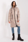 Veste pour femme longue matelassée style urbain beige avec capuche poches zippées coupe droite
