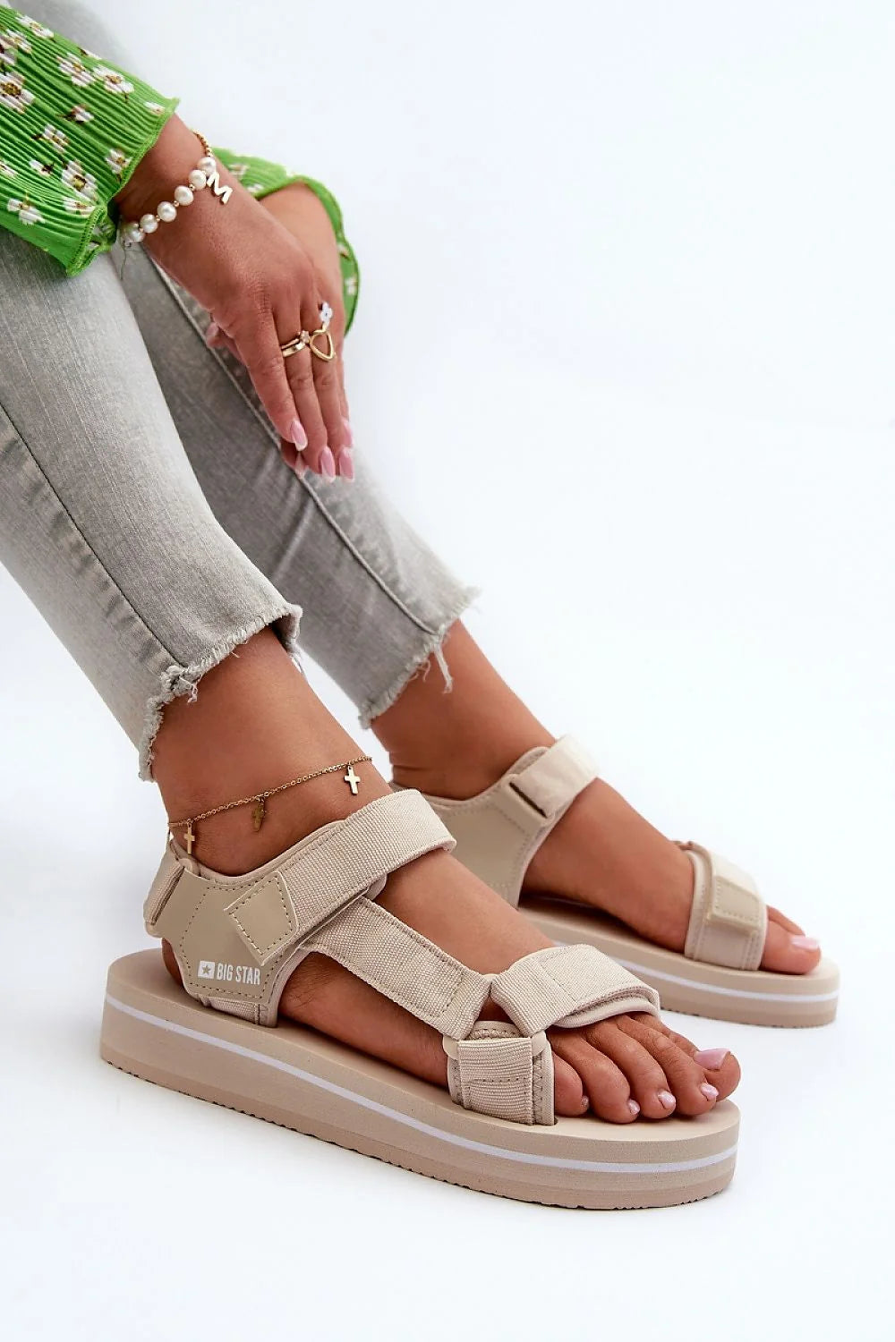 Sandales femmes style décontracté moderne beige ouvertes lanières velcro confort plateforme mousse