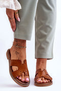 sandales mules femmes plates ouvertes cuir cognac lisse brides larges découpes perforations décoratives semelle rembourrée bordure métallisée style bohème