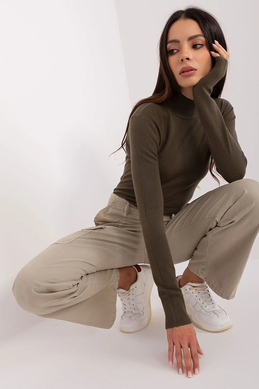 Pull col roulé fin manches longues viscose nylon polyester coupe ajustée style minimaliste élégant occasion quotidienne travail femme