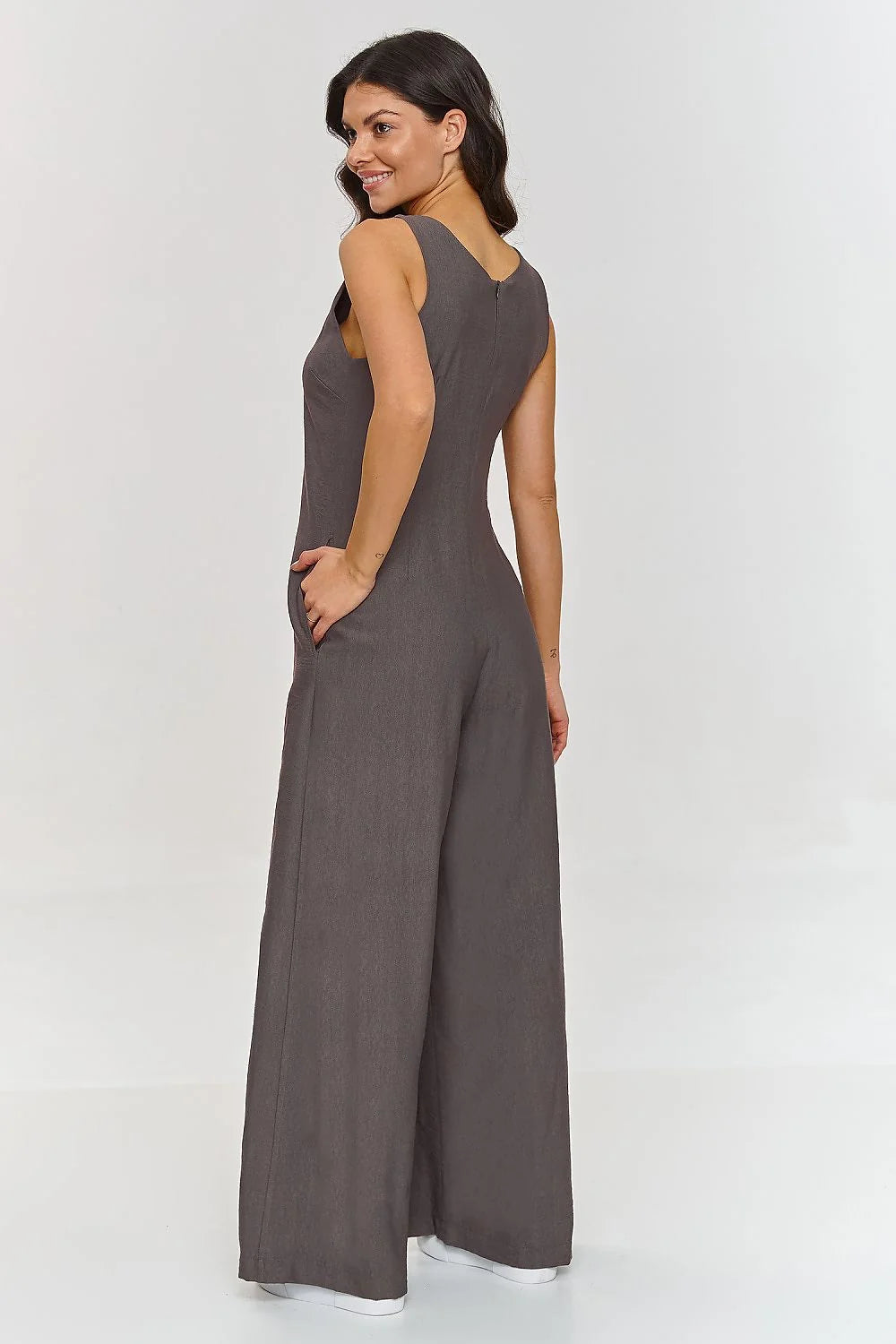 Combinaison femme élégante sans manches encolure V jambes larges style moderne matière légère couleur grise