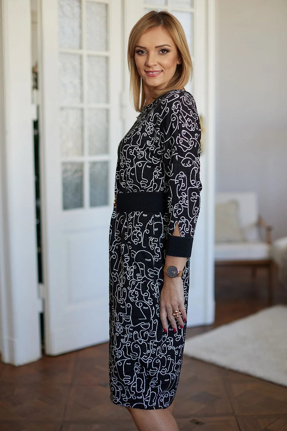 Robe de jour féminine confortable élégante coupe midi manches 3/4 ceinture dorée tissu jersey jacquard femmes matures