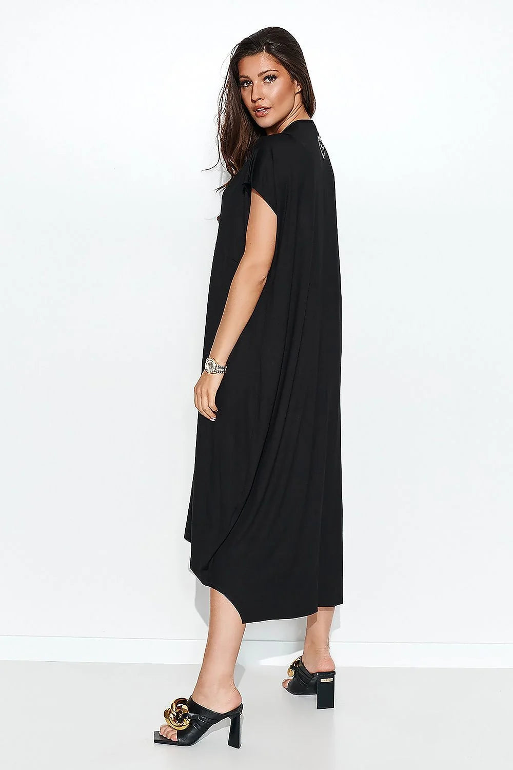 robe midi oversize noire viscose elasthanne fluide légère asymétrique ample évasée manches courtes encolure V surpiqûre souspoitrine tombante confortable polyvalente
