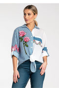 chemise femme asymétrique rayures bleu blanc broderies florales rose polyester léger manches troisquarts retroussables col classique boutonnée lien noué frontal