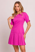 Robe élégante pour femme en polyester et élasthanne couleur fuchsia taille ajustée plissée manches courtes détails visibles confortables