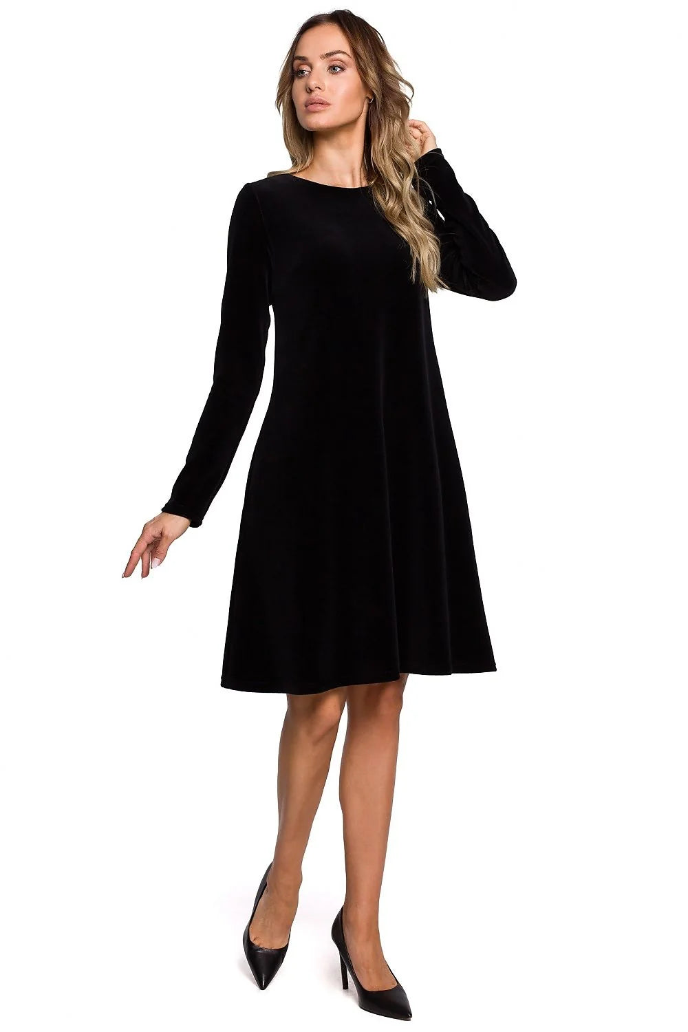 Robe velours noir élégante coupe évasée manches longues soirée chic femmes glamour événement