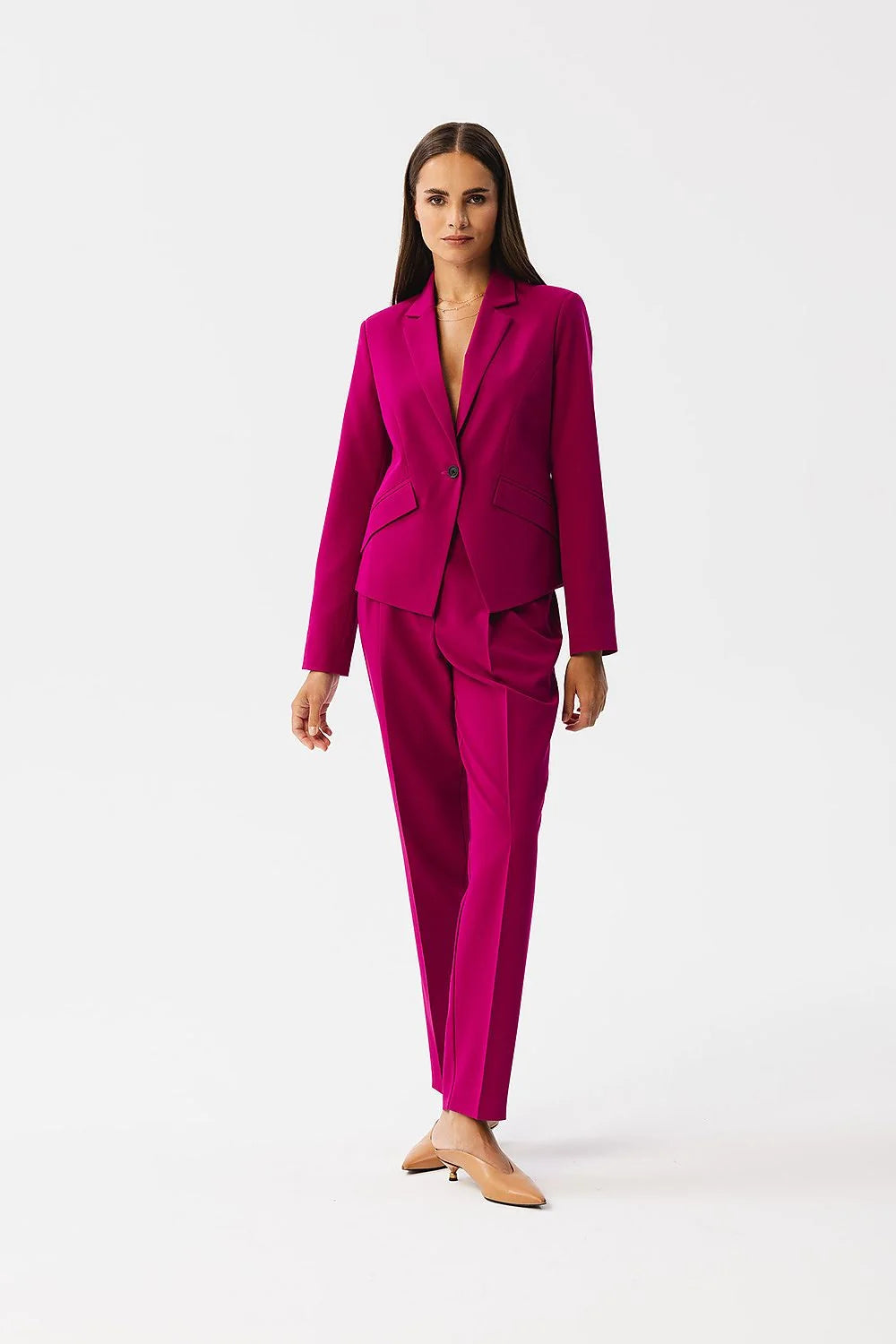 Tailleur-pantalon moderne élégant couleur fuchsia ajusté col à revers coupe slim femme