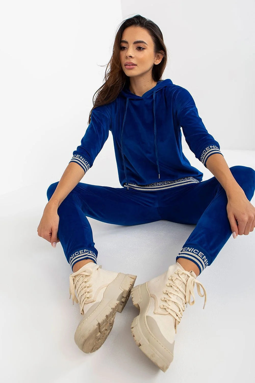 Ensemble détente pour femmes en velours noir manches longues capuche ajustée pantalon élasthanne viscose