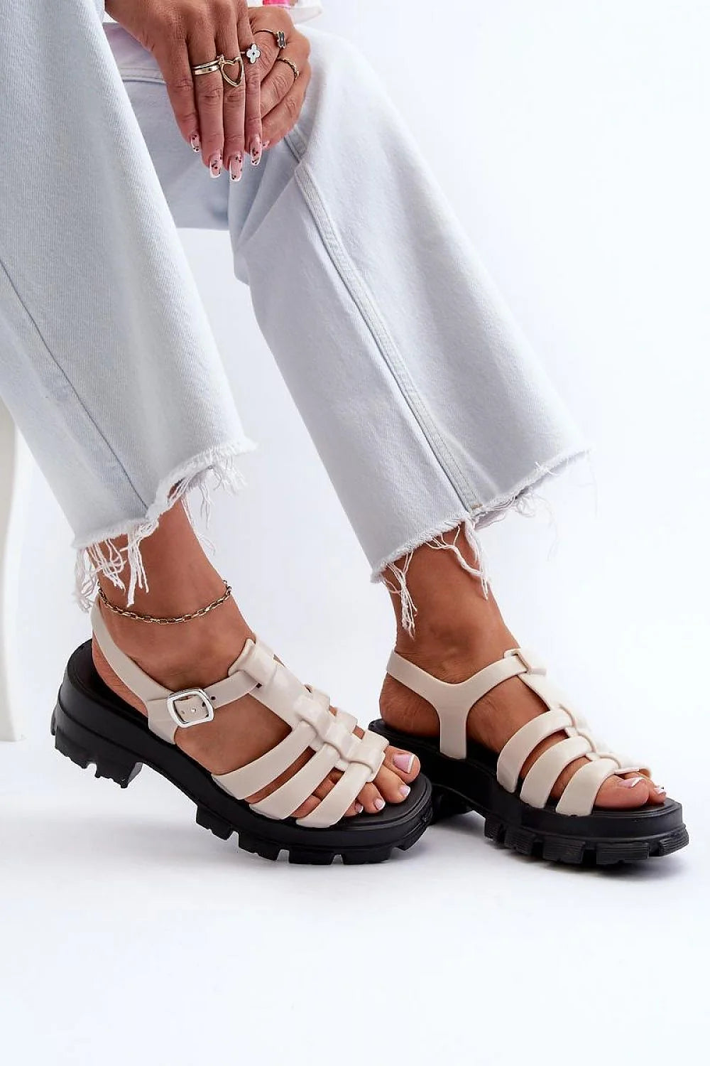 Sandales femmes design moderne cuir végétalien boucle métallique plateforme épaisse taille ajustable sandales Zaxy