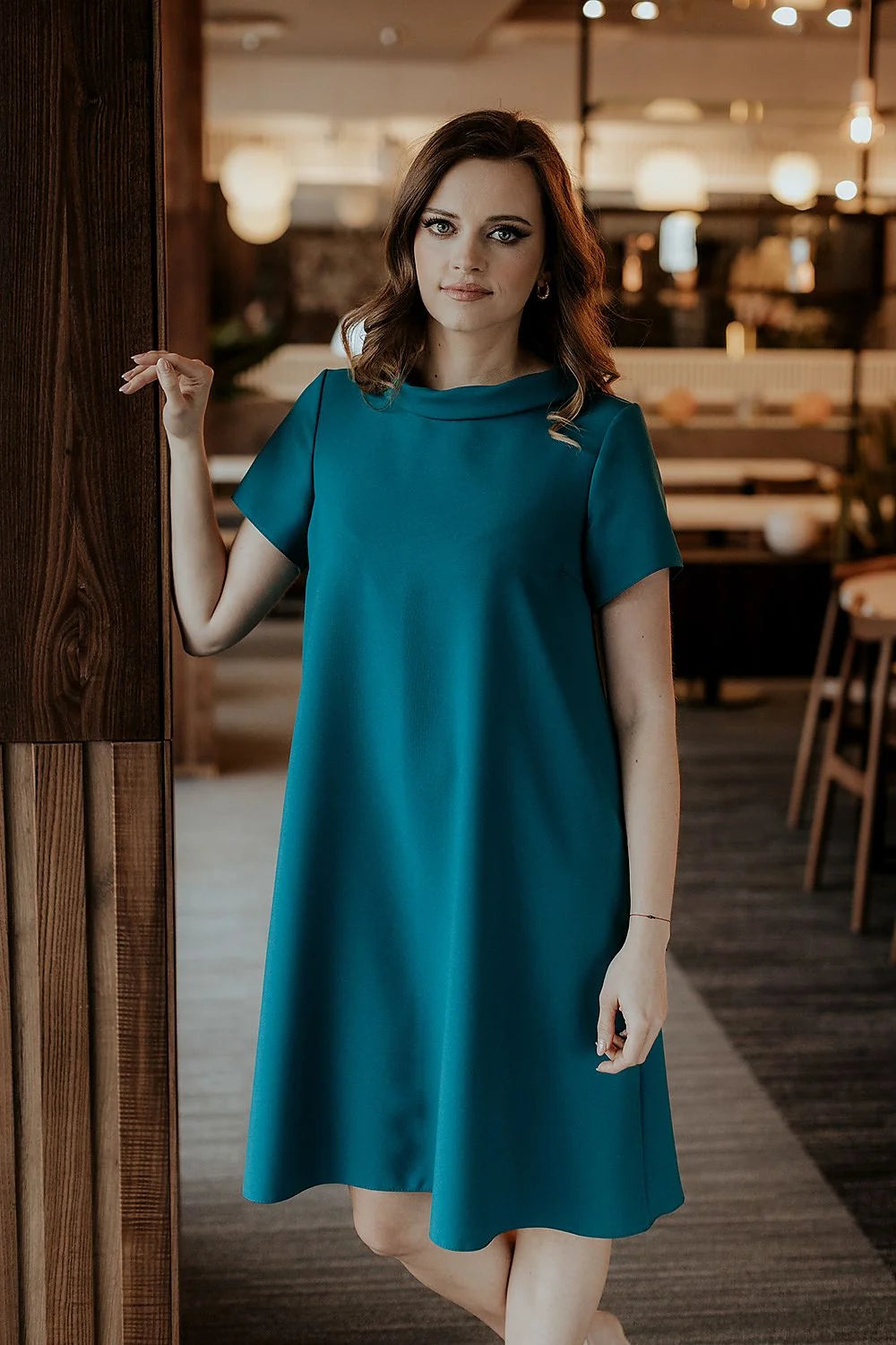 Robe de jour élégante A-ligne manches courtes col bateau couleur bleu turquoise femme polyester élasthanne occasion polyvalente