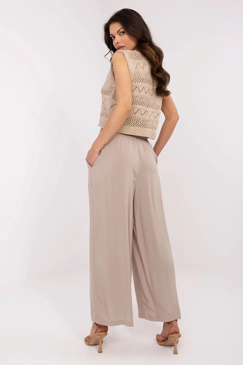 Gilet bohème sans manches beige Pantalon large taupe viscose coton summer outfit femme style décontracté