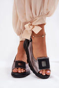 Sandales femmes cuir métallisé argent style moderne détails métal boucle carrée plateforme confort été 2023