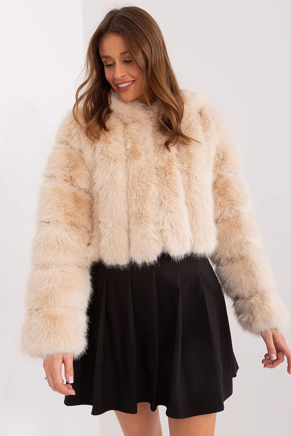 Veste fourrure synthétique élégante beige clair longues manches Coupe courte polyvalente femme occasionnels soirées