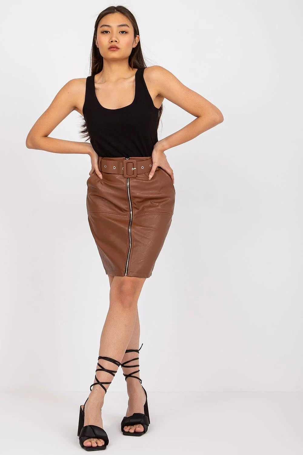 Jupe crayon en cuir écologique design moderne avec ceinture intégrée et fermeture éclair métallique pour femme
