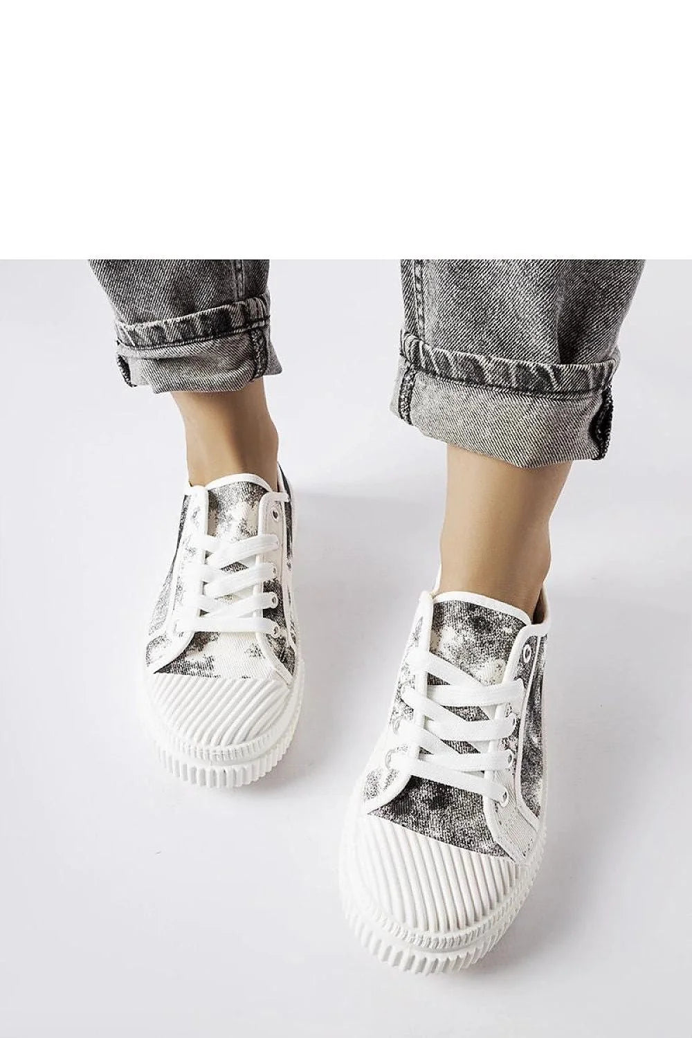 baskets basses modernes effet marbré noir blanc toile durable femme respirant confortable semelle caoutchouc crantée adhérence lacets blancs œillets métalliques