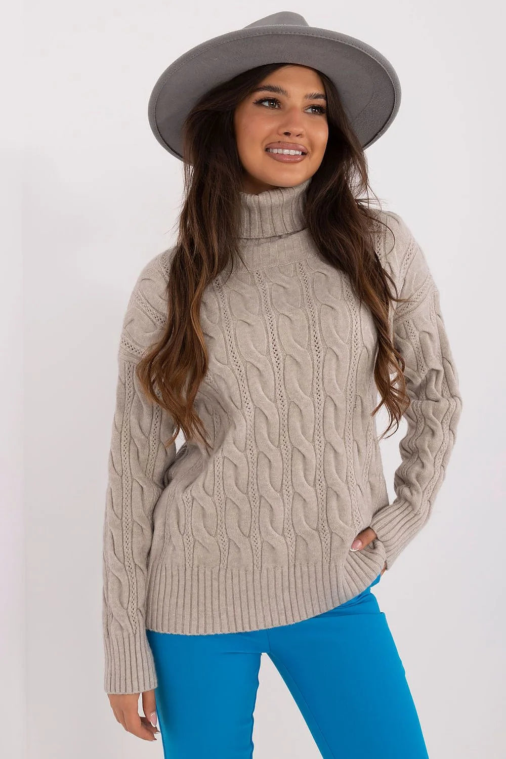 Pull col roulé torsadé style tricot irlandais pour femme, matériau confortable, coloris beige, manches longues, coupe ample, finitions côtelées
