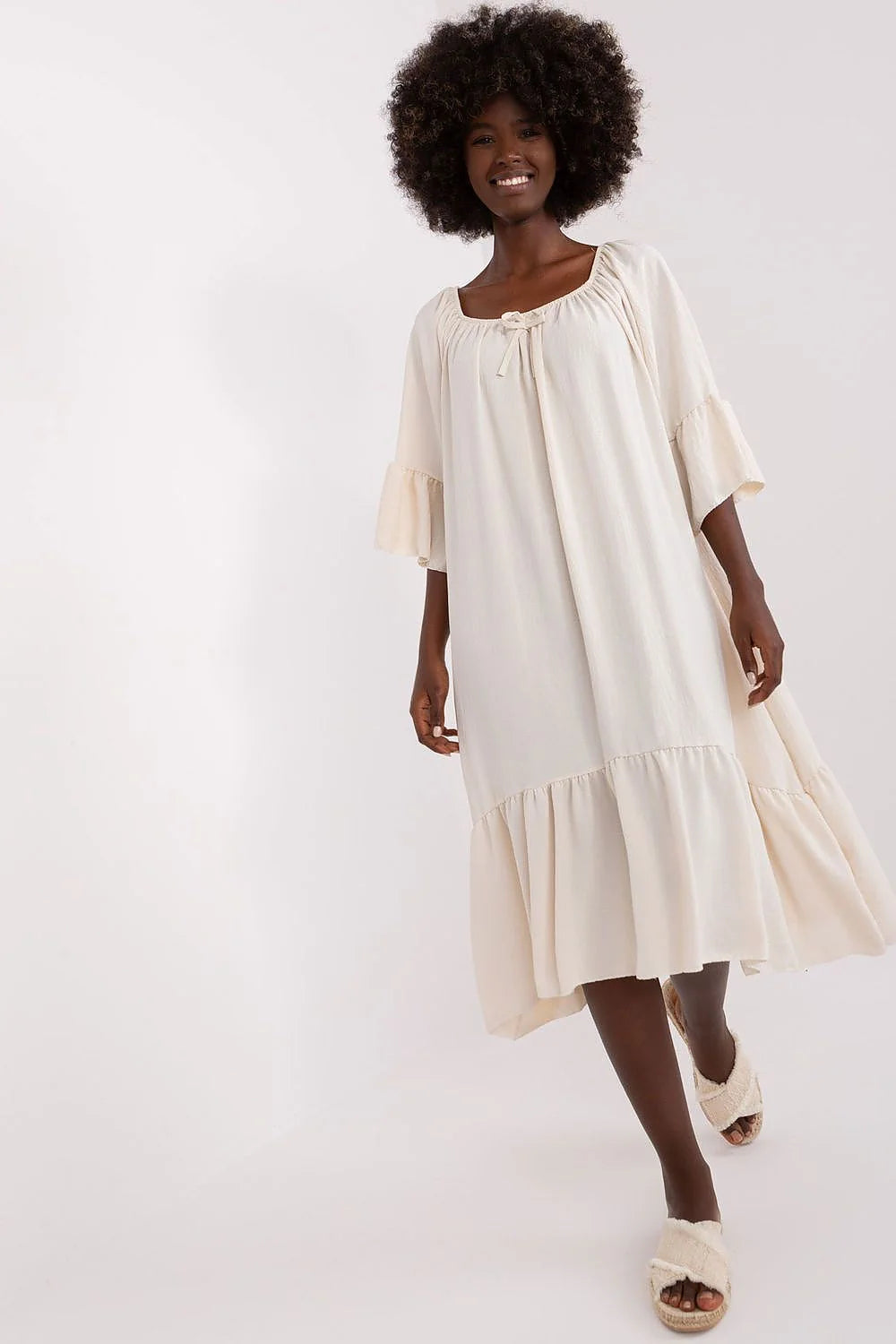 robe bohème longue estivale ample crème volants manches mi longues encolure ronde nouée polyester légère fluide aérienne confortable élégante polyvalente