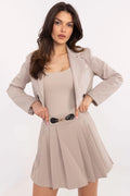 tailleur femme beige nude blazer court col cranté manches longues jupe pantalon plissée taille haute stretch