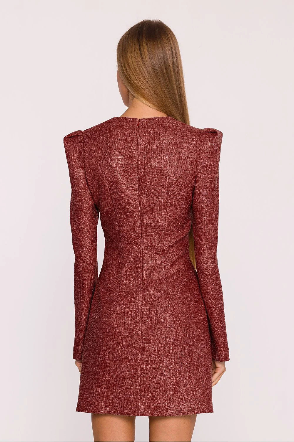 robe tweed mélangé bordeaux mini manches longues bouffantes épaules structurées décolleté profond ajustée taille marquée nœud chiffon pendentif bijoux polonaise