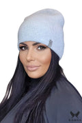 Bonnet Kamea pour femme, style moderne et classique, bleu clair, coupe ajustée, doublé pour plus de chaleur, fabriqué en Pologne, accessoire élégant et confortable