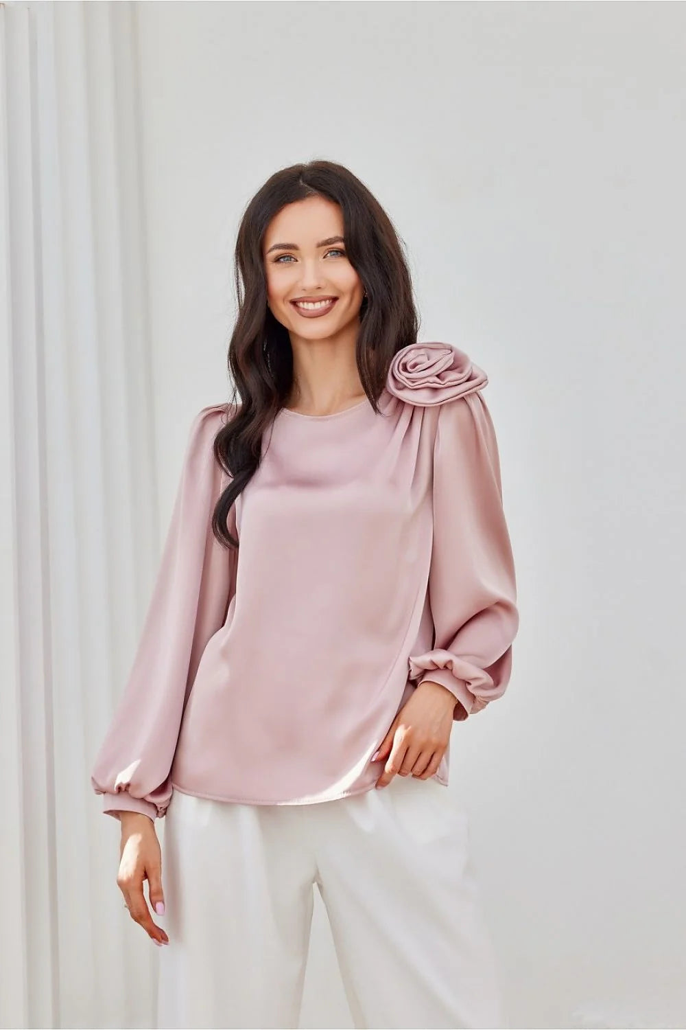 Chemisier Roco Fashion Élégant en Satin Soie Rose Poudré Manches Longues Bouffantes Épaules Fleurs Occasions Spéciales Femme Taille Standard