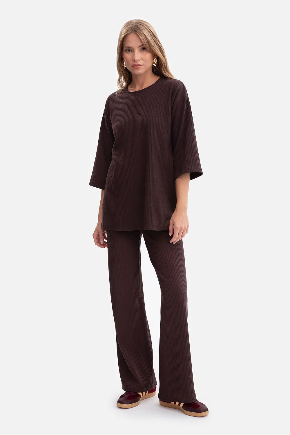 chemisier femme côtelé hautegrammage extensible confortable enfilable moderne décontracté encolure ronde manchestroisquarts droites legerementlarges fentes laterales coupe ample oversize longueurhanches