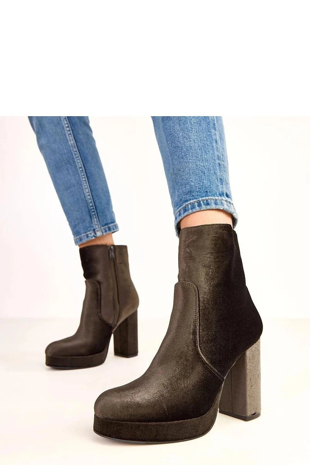 bottines femme cheville talon onze centimètres plateforme deux centimètres talon bloc bout rond fermeture éclair cuir suédé écologique noir chic