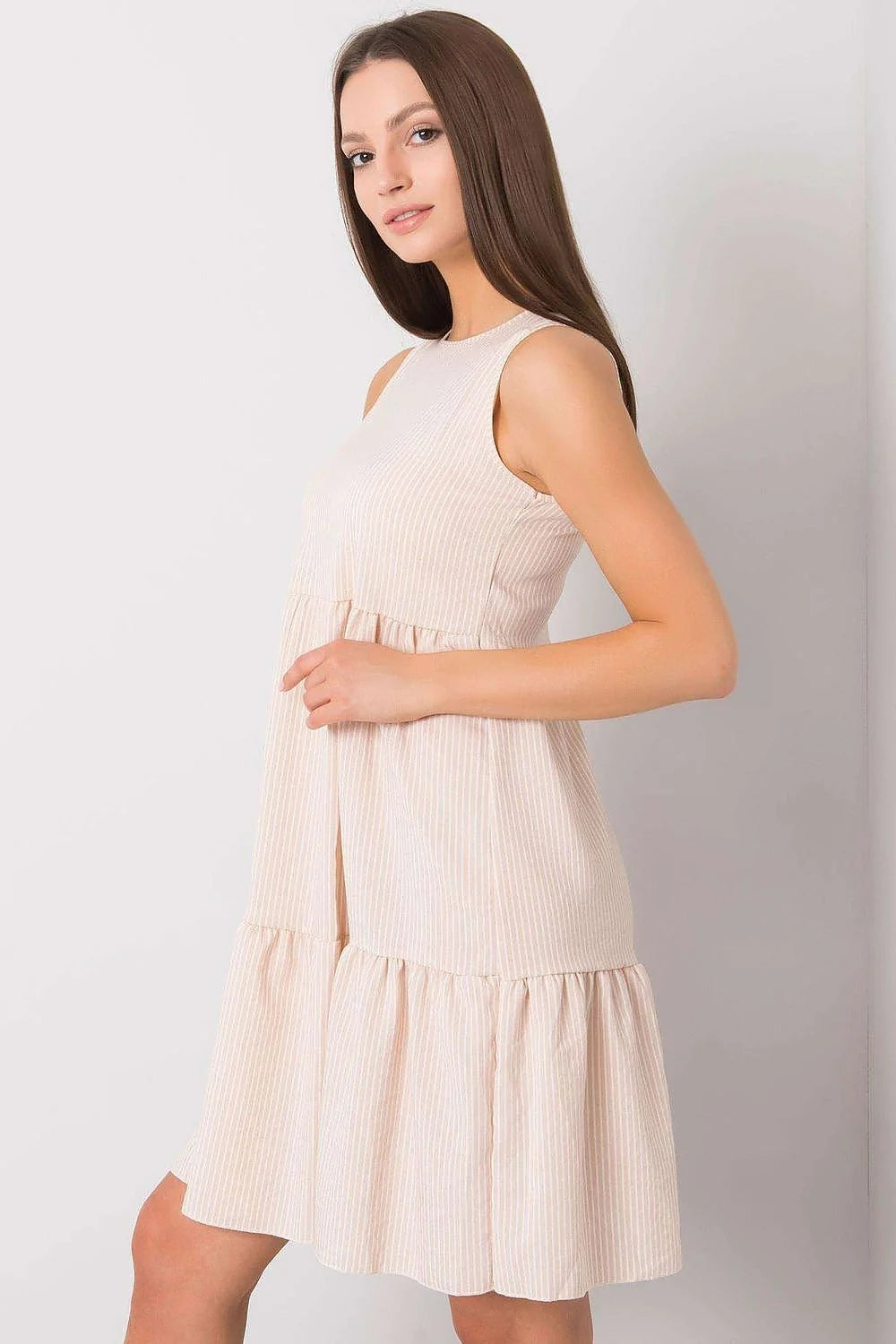 Robe de jour Rue Paris en coton 100% sans manches trapeze volants beige clair rayures verticales blanches