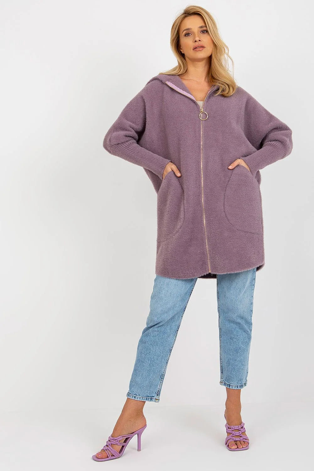 Manteau pour femme en peluche douillet chic couleur noire coupe longue manches longues capuche poches latérales zippé élégant