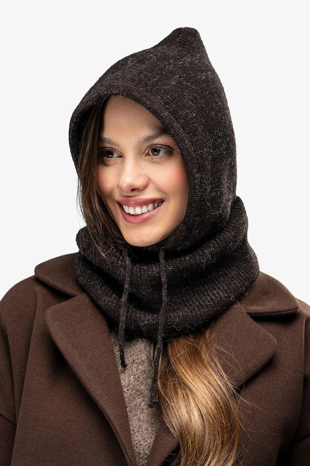 cagoule kidmohair laine acrylique polyamide marron foncé capuche encolure tube cordons réglables maille tricotée duveteuse ajustée chaude urbaine
