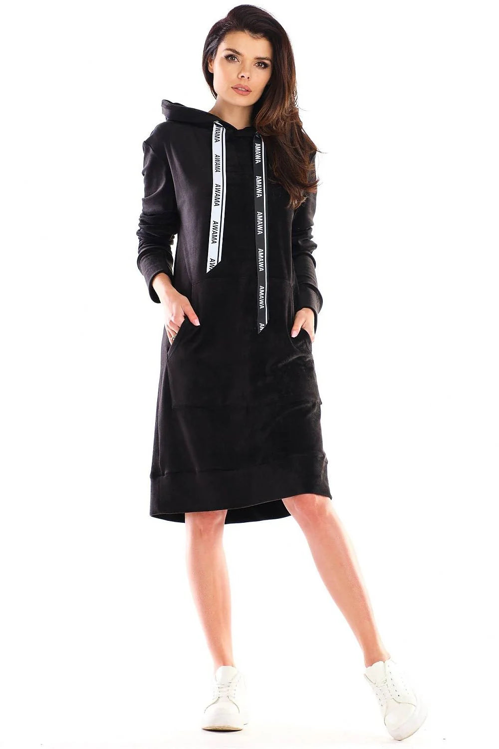 Robe à capuche noire polyester élasthanne décontractée manches longues poche kangourou élégance moderne femmes