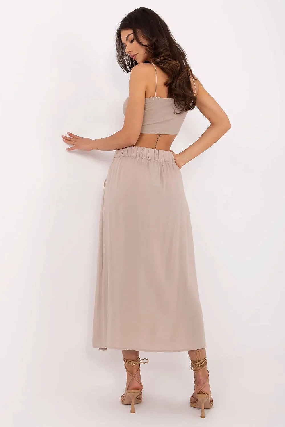 Ensemble femme moderne élégant crop top jupe longue beige maille légère tissu fluide fente avant poches latérales