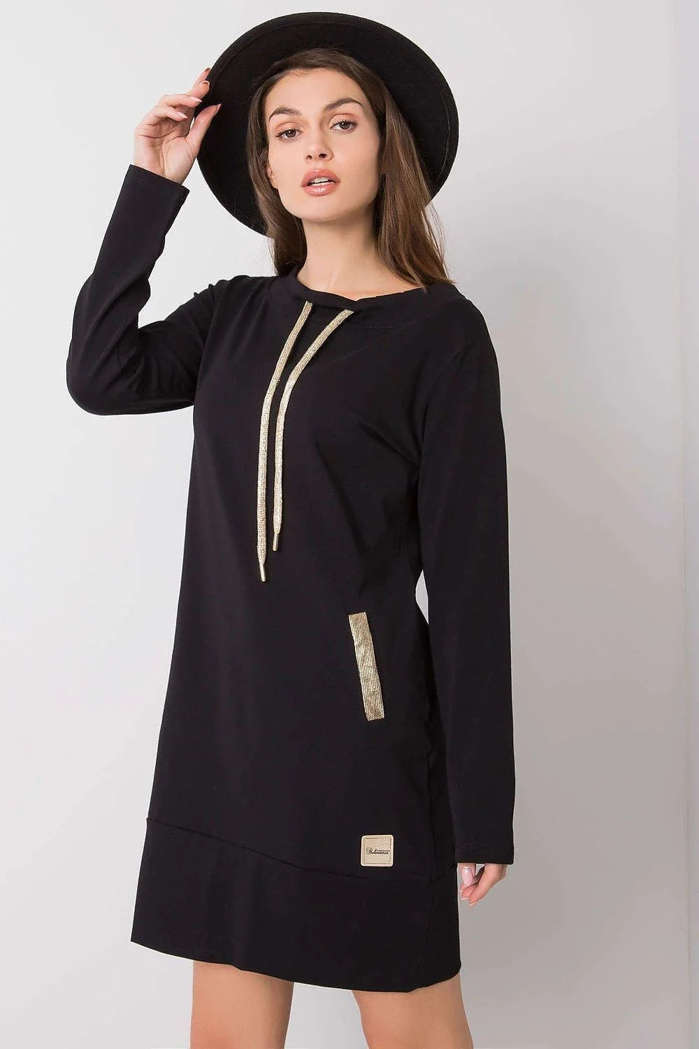 Robe blanche coton élasthanne élégante moderne manches longues détails dorés coupe droite décontractée casual