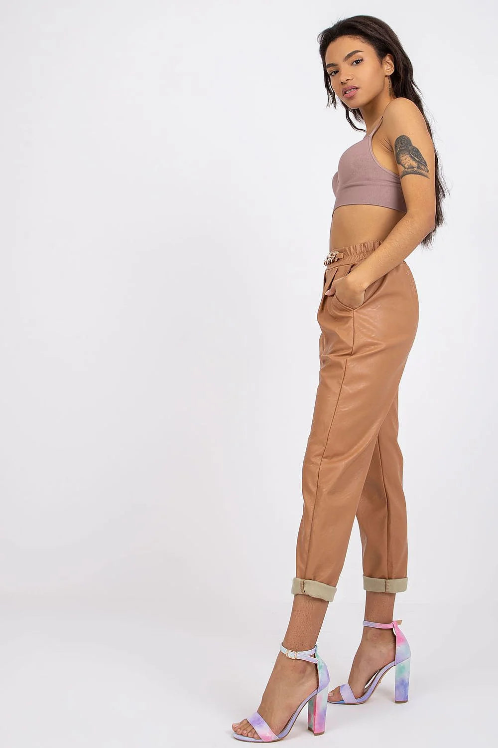 Pantalon Femme Italie Moda Cuir Écologique Rose Taille Haute Élastique Poches Curseurs Chaines Décoratives Occasions Formelles ou Casuals