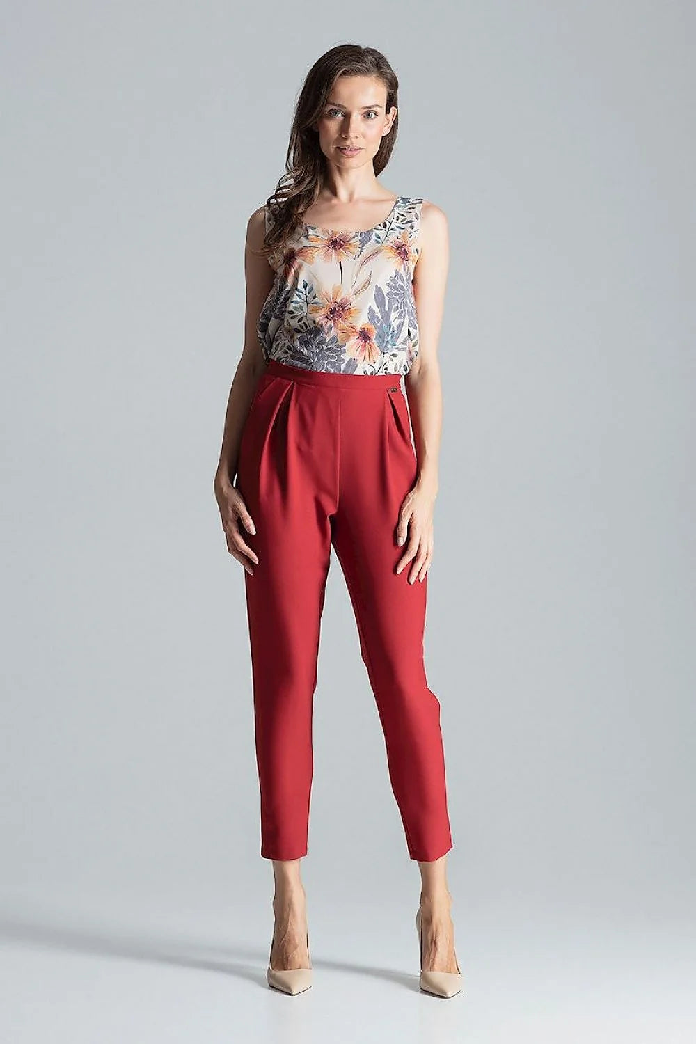 Pantalon taille haute rouge vif en coton élégant ajusté avec ceinture intégrée pour femme moderne