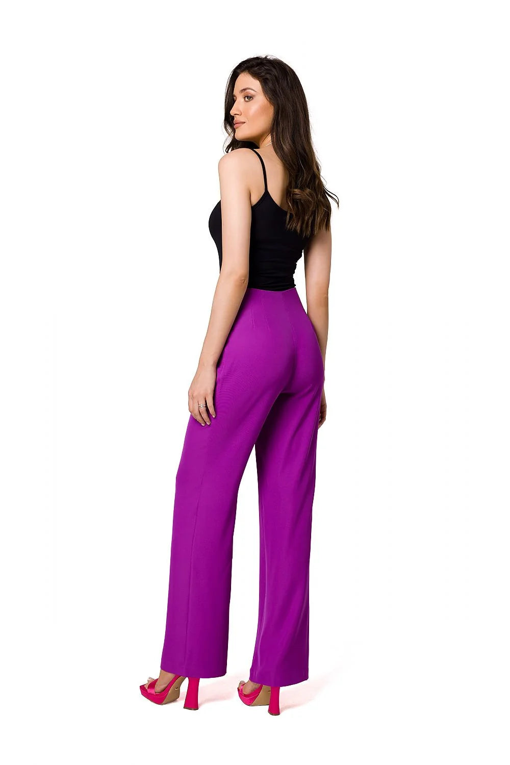 Ensemble mode femme élégant chic moderne crop top Noir pantalon large violet vif sandales Fuchsia