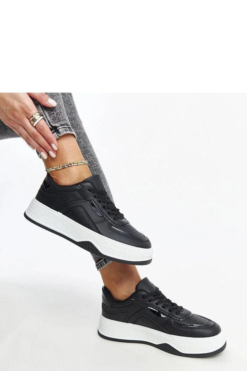 Baskets urbaines contemporaines femmes cuir synthétique noir semelle épaisse blanche design moderne tendance style décontracté