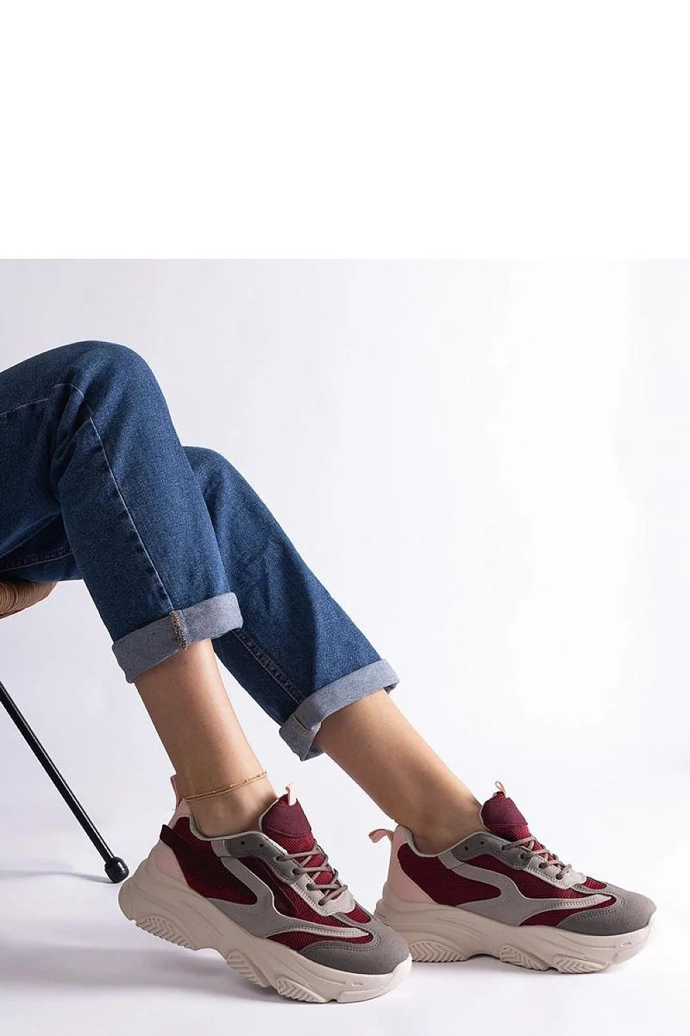 Baskets Solea femmes design moderne athlétique confortable couleur bordeaux gris beige semelle caoutchouc lacets rembourrage col
