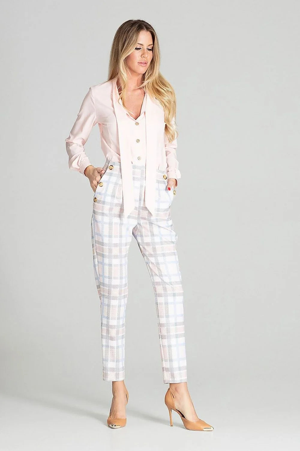 Chemise blanche polyester manches longues élégante boutons dorés style professionnel femme active garde-robe essentielle