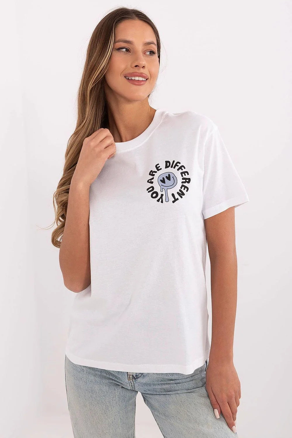 T-shirt femme design graphique minimaliste YOU ARE DIFFERENT coton blanc bleu noir manches courtes col rond
