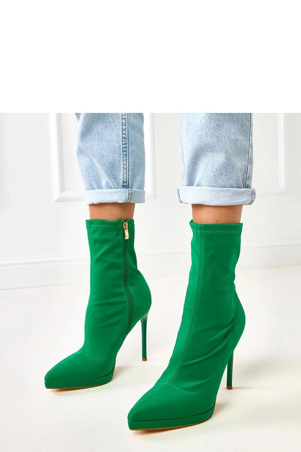 bottines satin vert émeraude mi cheville stretch bout pointu silhouette ajustée talon 12cm aiguille plateforme 1cm tige 17cm