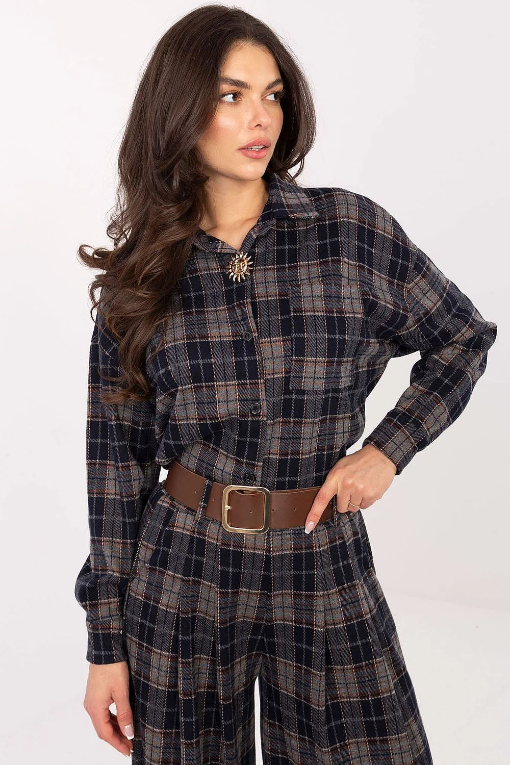 chemise flanelle femme élégante confortable décontractée manches longues col classique boutonnée motif carreaux poche poitrine broche détachable élasthanne