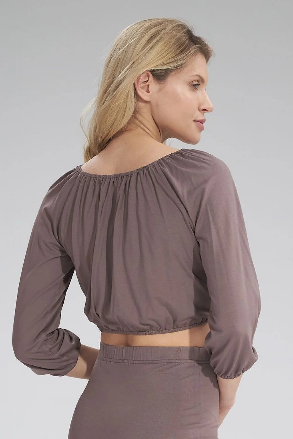 Chemisier en viscose élasthanne fluide kaki élégant manches longues encolure bateau pour femme moderne