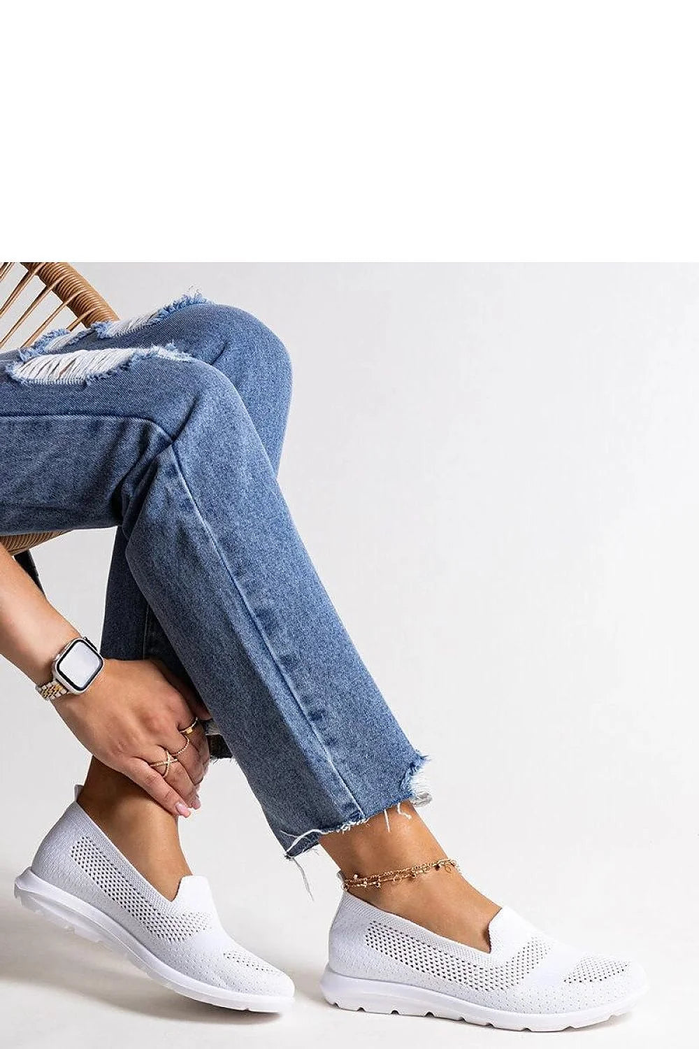 baskets femme slipon maille tricotée blanche ajourée tige basse bout arrondi semelle mousse épaisse crantée amorti respirante légère facile enfiler