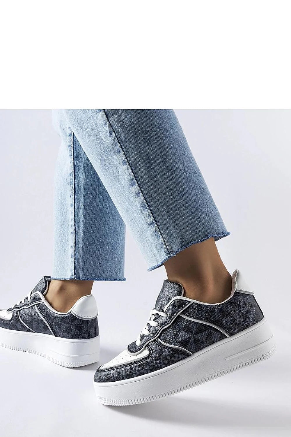 Baskets Solea pour femmes urbain moderne cuir synthétique texturé blanc noir design épuré confort style casual chic