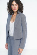 blazer cropped court femme tailleur coordonné tissu tissé texturé microchevrons bleu gris structuré revers crantés manches longues taille haute élégant