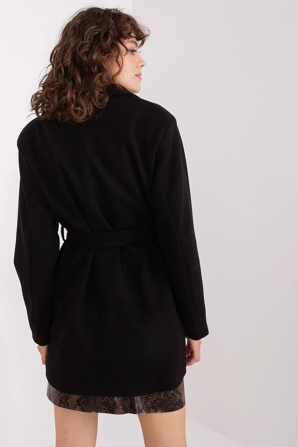 Manteau élégant pour femme coupe droite structurée manches longues ceinture incluse couleur noire tissu laineux polyester doublure confortable