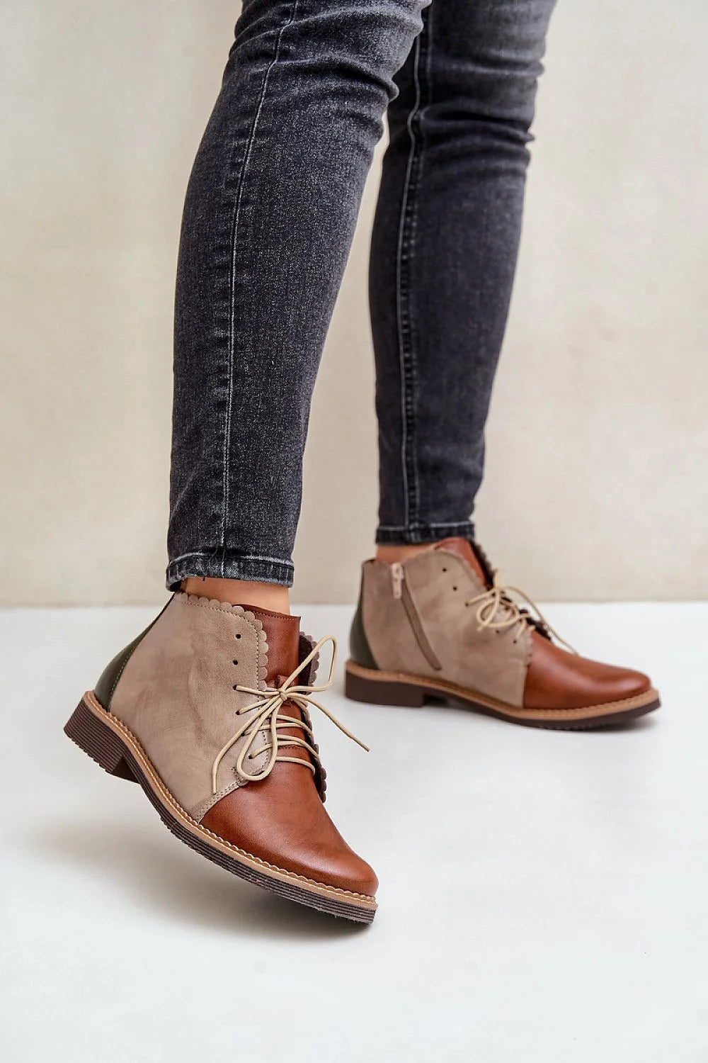 bottines cuir naturel talon plat lacées zippées bouts arrondis classiques confortables chaudes quotidiennes automne hiver